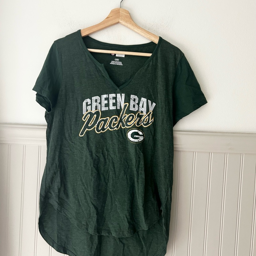NFL Team Apparel Women's Large Green Bay Packers Green V-Neck Tee